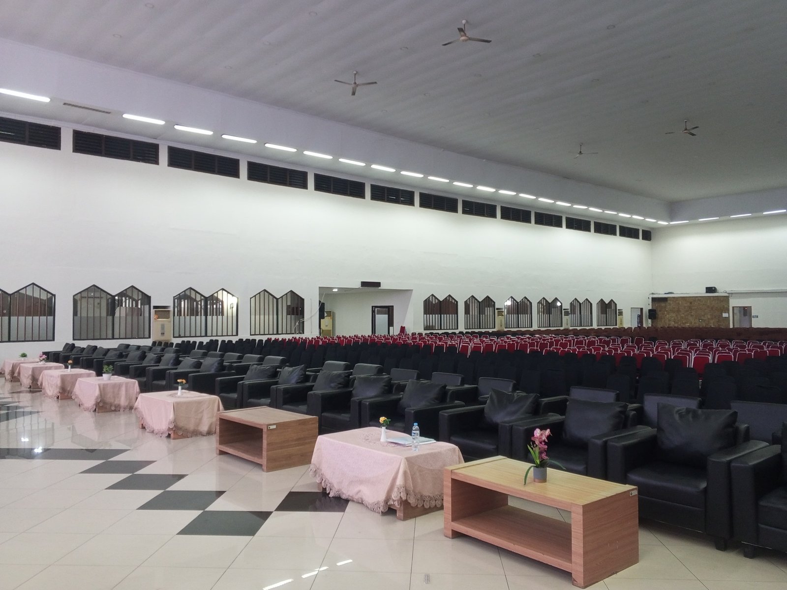 Sewa Sofa Terdekat di Kuningan Jakarta – Murah, Elegan & Berkualitas