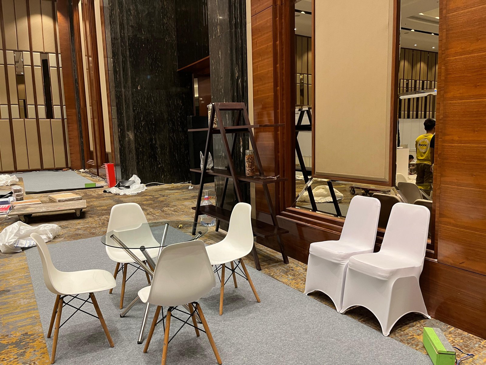 Sewa Kursi Sekitar di The Ritz-Carlton Jakarta, Mega Kuningan Jaminan Kualitas 2025