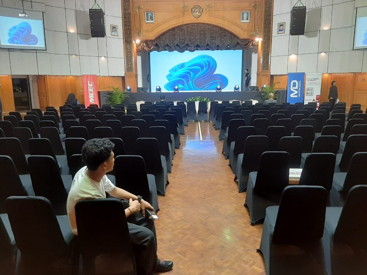 Sewa Kursi Sekitar di Venue PNJ (Politeknik Negeri Jakarta) Depok Jaminan Kualitas 2025