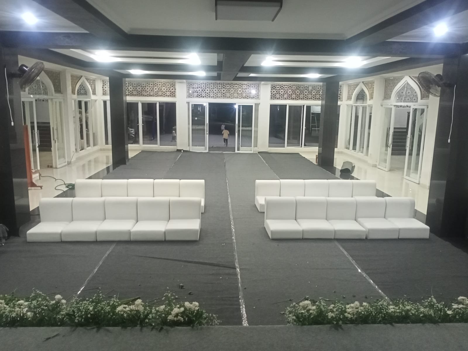 Sewa Sofa Sekitar di Santika Premiere Harapan Indah — Bekasi Jaminan Kualitas 2025
