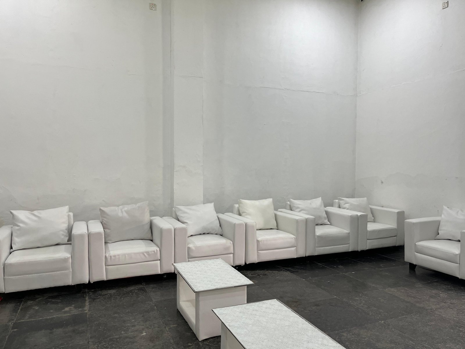 Sewa Sofa Sekitar di Avenzel Hotel & Convention — Bekasi Jaminan Kualitas 2025