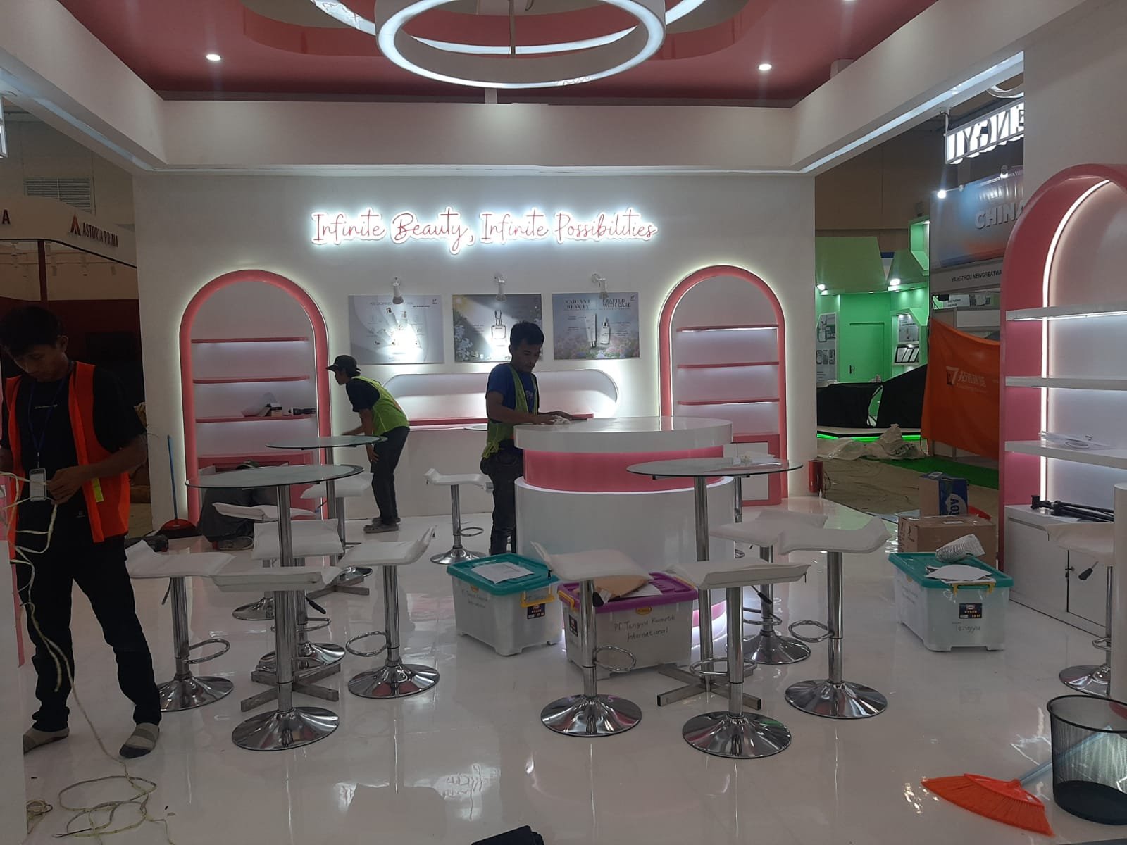 Sewa Barstool & Kursi Balai Sidang Jakarta