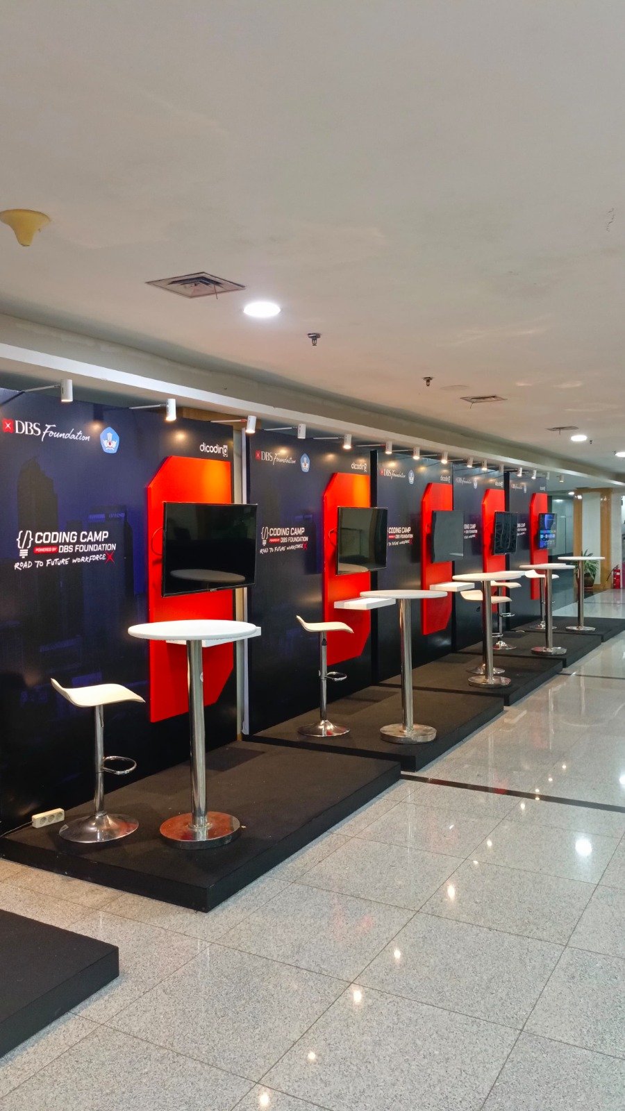 Sewa Barstool & Kursi Summarecon Mall Serpong — Serpong Rental Jabodetabek by Gaharu Production