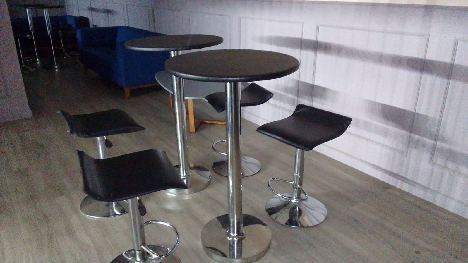 Sewa Barstool & Kursi Fairmont Jakarta – Senayan Rental Jabodetabek by Gaharu Production