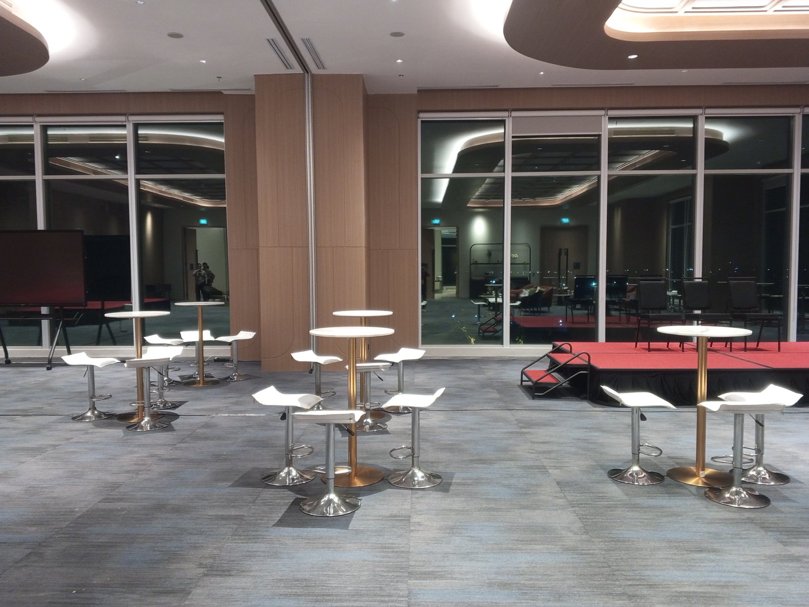 Sewa Barstool & Kursi Balai Agung DKI Jakarta – Balaikota Rental Jabodetabek by Gaharu Production