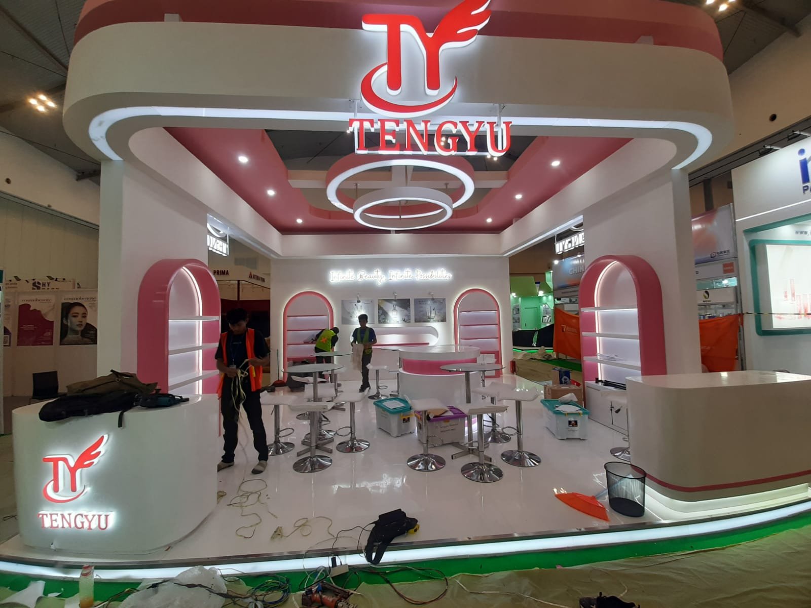 Sewa Barstool & Kursi Kebon Jeruk – Jakarta Barat | Sewa Sofa by Gaharu Production