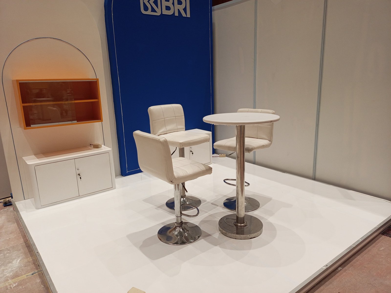 Sewa Barstool & Kursi Cimanggis – Depok | Sewa Sofa by Gaharu Production