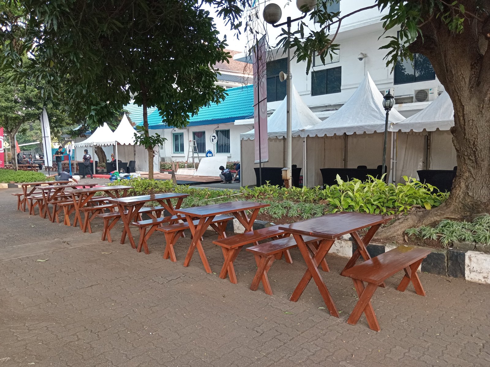 Sewa Kursi & Meja Taman Set FX Sudirman – Sudirman by Sewa Sofa