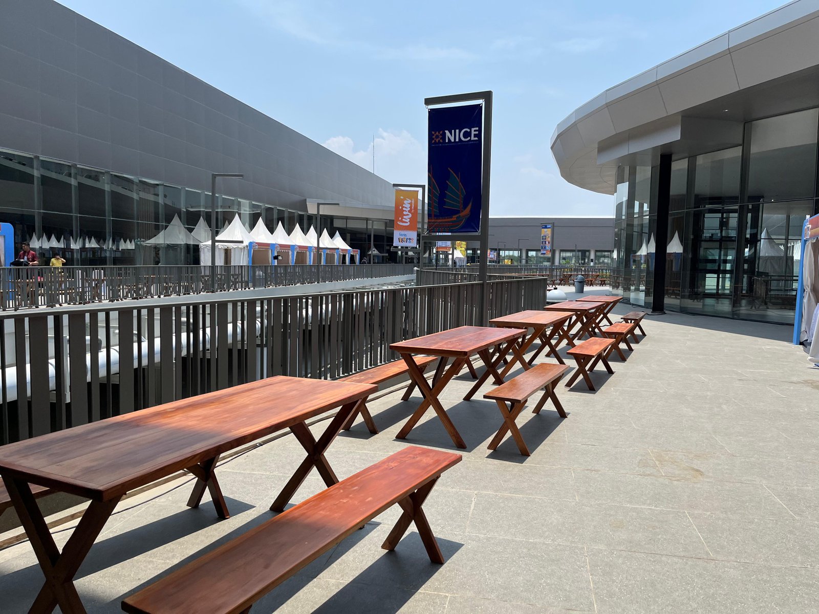 Sewa Kursi & Meja Taman Set Universitas Tarumanagara – Tanjung Duren by Sewa Sofa